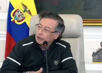 Petro atribuye encarecimiento de la deuda externa a decisiones políticas y tributarias