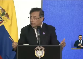 Petro ordena vacunar a toda Colombia contra fiebre amarilla en dos meses