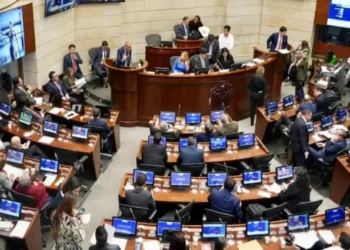 Petro denuncia fraude tras caída de consulta laboral