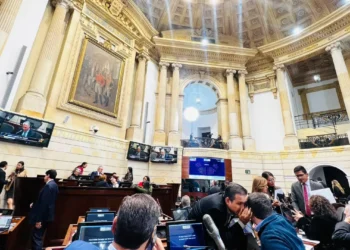 Sueldo de congresistas sube a $52,6 millones tras aumento del 7 %