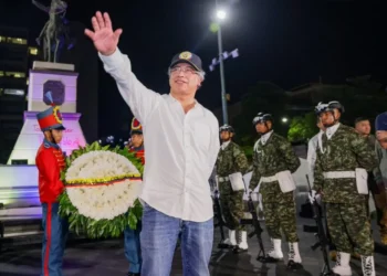 Petro combina formalización de tierras y campaña de consulta popular en Barranquilla