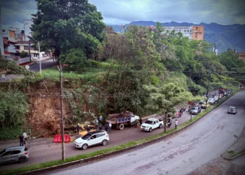 Derrumbe restringe paso en la Quinta con 52 en Ibagué