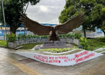 ¿Protesta o vandalismo? Monumento del ‘Águila que alza vuelo’ aparece con grafitis tras marcha del 1 de mayo