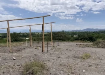 Exigen a Alvarado escriturar predios y entregar obras pendientes