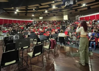 Estudiantes de la UT exigen salida del rector y declaran Asamblea Permanente