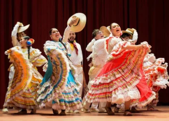 Tolima lanza el 51 Festival Folclórico Colombiano desde el Teatro Colón en Bogotá