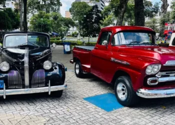 Ibagué recibe más de 150 vehículos clásicos en desfile del Festival Folclórico este sábado