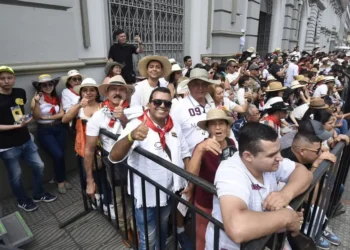 Incautan más de 200 sillas por invasión del espacio público en desfile de San Pedro