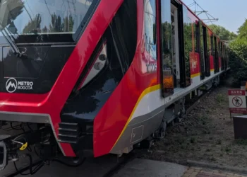 Entregan en China los dos primeros trenes del Metro de BogotƔ: llegarƔn en septiembre