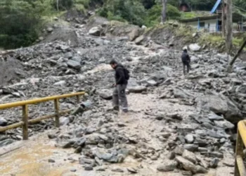 Emergencia en Villa Restrepo por desbordamiento de quebradas: puente hacia Juntas colapsado