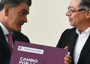 Procurador Eljach defiende a Petro: āNo ha fracturado la institucionalidadā