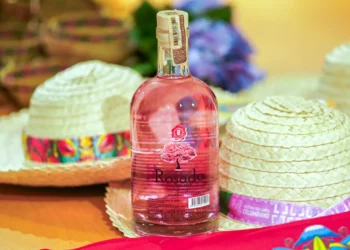 Tolima celebra el 22 de junio como Día del Aguardiente Tapa Roja