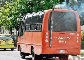 Conductores de rutas 21, 22 y 50 exigen paraderos y parqueaderos en IbaguƩ