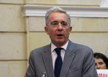 Álvaro Uribe acusa al Gobierno de inducir juicio en su contra por manipulación de testigos y soborno