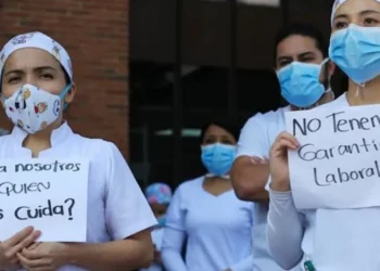 Reforma a la salud del Gobierno Petro: ¿En qué va y cómo afectará a futuros profesionales del sector?