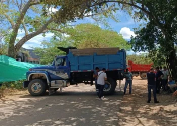 Volqueteros del Tolima entran en paro contra proveedor de CEMEX por incumplimientos laborales