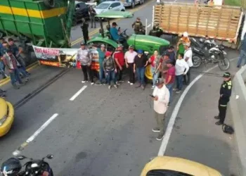 Bloqueos y aperturas del paro arrocero afectan cinco vías clave en Tolima