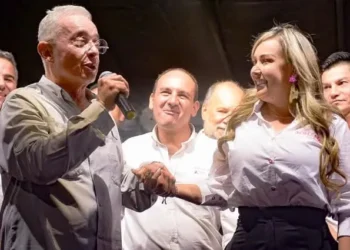 Alcaldesa de Ibagué expresa respaldo a Álvaro Uribe tras fallo condenatorio