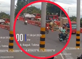 Poste mal ubicado en la calle 58 con carrera Quinta genera peligro para conductores