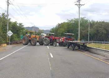 Tolima vive quinto día de paro arrocero con bloqueos en cuatro corredores viales principales