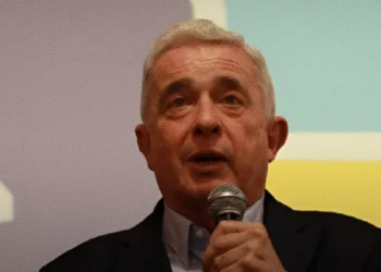 Álvaro Uribe descarta ser fórmula vicepresidencial en 2026 y aclara rumores