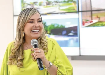 Gobierno de Johana Aranda entrega por 11 años parqueaderos públicos a un privado sin aprobación del Concejo