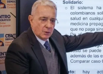 Carta de 38 Juristas Desata Polémica en Juicio de Uribe: ¿Presión o Defensa Legítima?