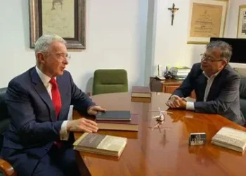 Petro a Uribe: “Como condenado, deje de sembrar odio y dividiendo al país”