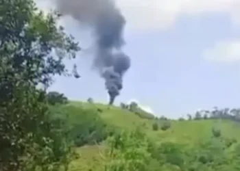 Derriban helicóptero de la Policía en Amalfi, Antioquia, durante operación de erradicación de cultivos de coca