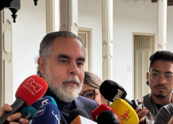 Benedetti desafía a precandidatos del Pacto Histórico