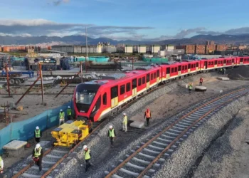 Bogotá recibe su primer tren del metro y avanza hacia la movilidad del futuro