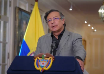 Petro denuncia saqueo del sistema de salud y señala a las EPS