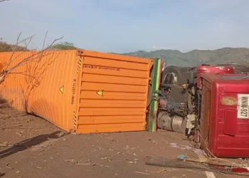 Accidente de tractocamión paraliza la vía Girardot–Ibagué