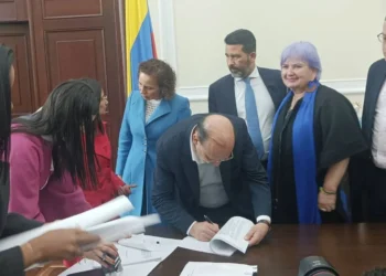 Reforma tributaria despierta crĆticas por su impacto en la clase media