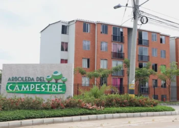 Familias de Arboleda del Campestre claman por agua en IbaguƩ