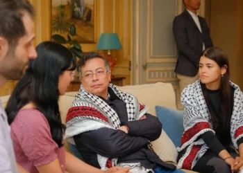 Petro elogia a Manuela y Luna como “mujeres de humanidad y vida”