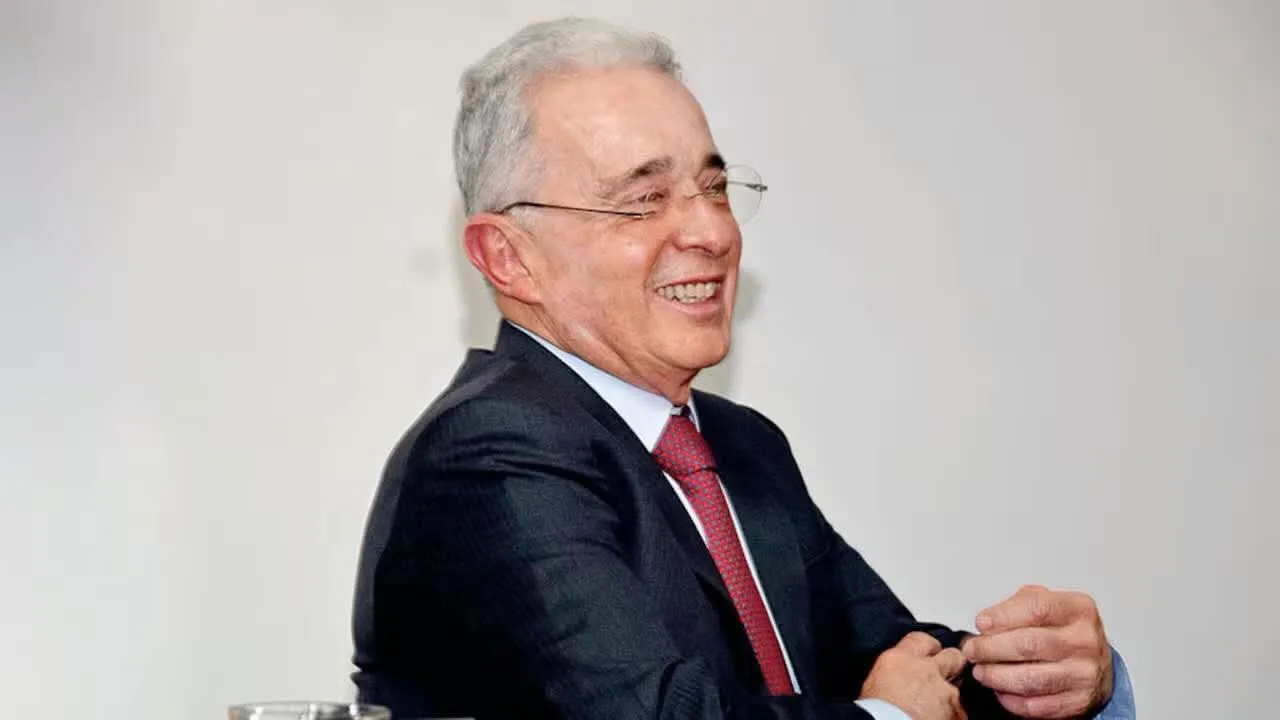 Tribunal absuelve a Álvaro Uribe por falta de pruebas