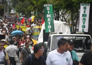 Docentes del Tolima se movilizan en defensa de la educación y la salud pública