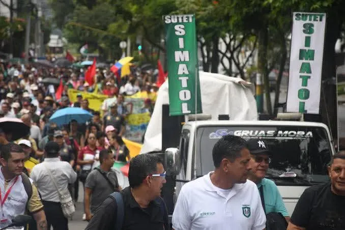 Docentes del Tolima se movilizan en defensa de la educación y la salud pública