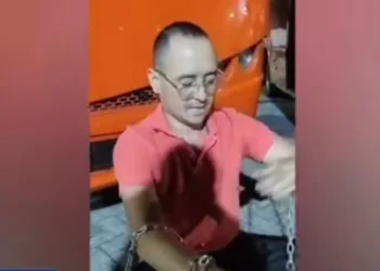 Conductores de busetas se encadenan en Ibagué por incumplimientos del SETP y retrasos en pagos