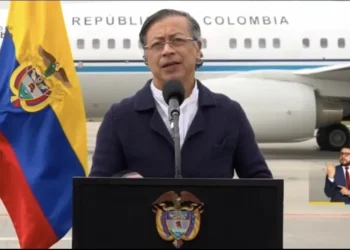 Petro acusa a Netanyahu de crimen internacional y expulsa delegación israelí