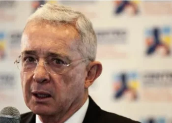 Juzgado de Medellín ordena investigar a Uribe y su hermano por homicidios de 1998