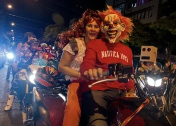 Moteros desafiaron la prohibición y tomaron las calles de Ibagué en Halloween