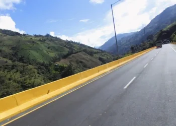 Invías inicia cierre parcial en la vía Cajamarca–Calarcá por construcción del puente Perales