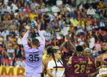 Tolima sigue líder, pero cede puntos en casa tras empate con Bucaramanga