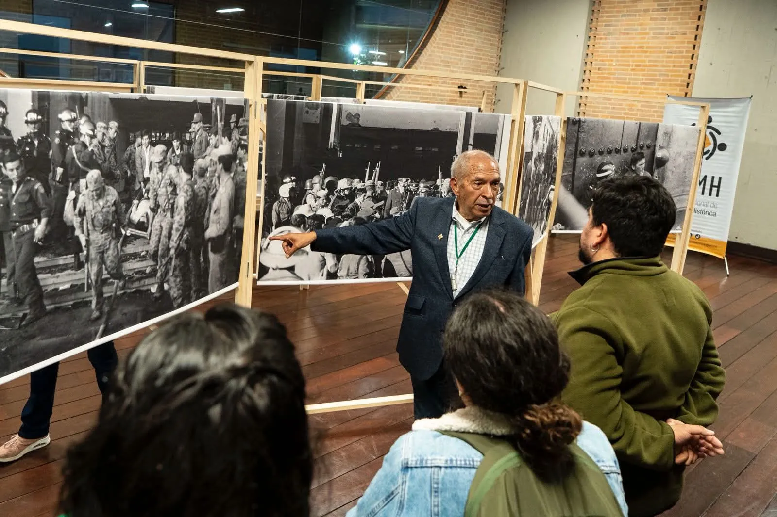 Exponen fotos inéditas de la toma del Palacio de Justicia tras casi 40 años