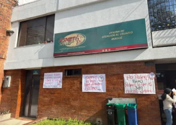 Protesta en Asmet Salud por dos meses sin salario