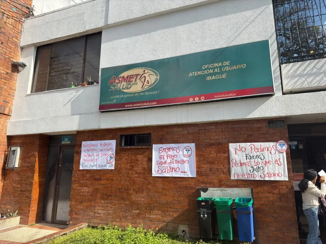 Protesta en Asmet Salud por dos meses sin salario