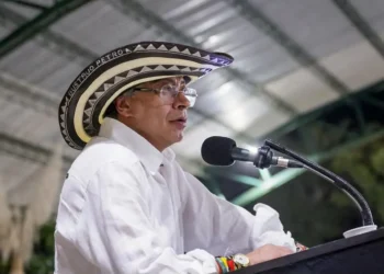 Petro responde defendiendo bombardeo en Guaviare contra disidencias FARC