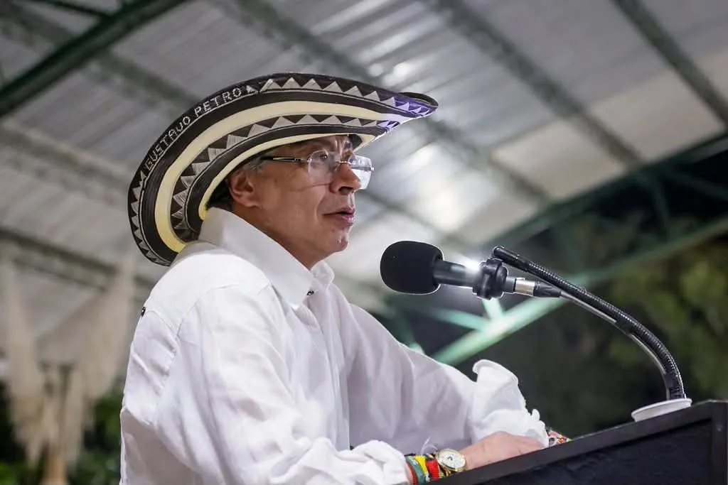 Petro responde defendiendo bombardeo en Guaviare contra disidencias FARC